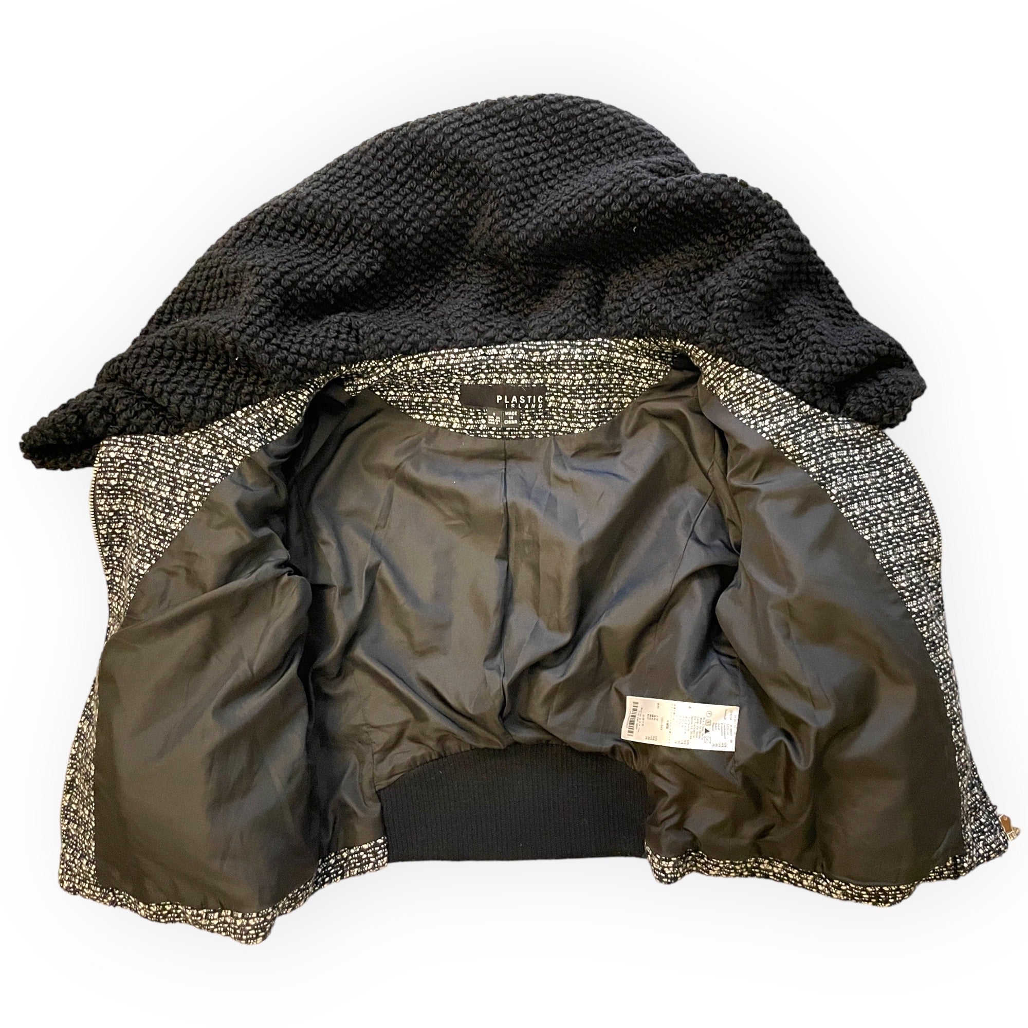 PLASTIC ISLAND Lambswool Blend Cropped Jacket & Emphasized Oversized Collar
