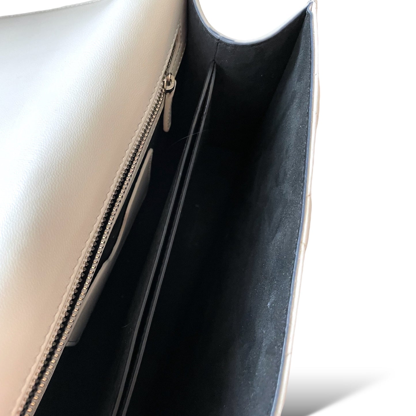 ALEXANDER MCQUEEN White Quilted Leather Jeweled Knuckle Shoulder Bag