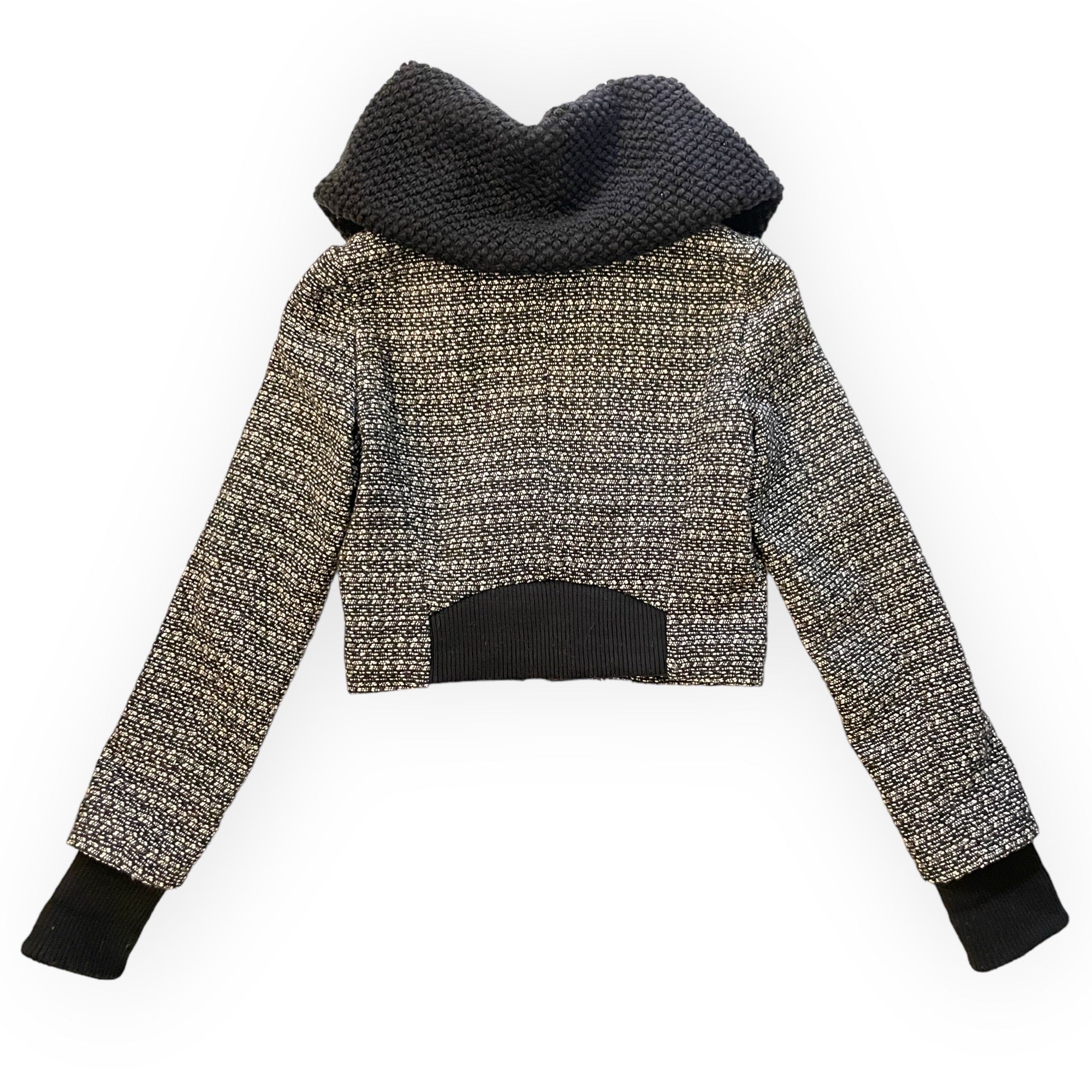 PLASTIC ISLAND Lambswool Blend Cropped Jacket & Emphasized Oversized Collar