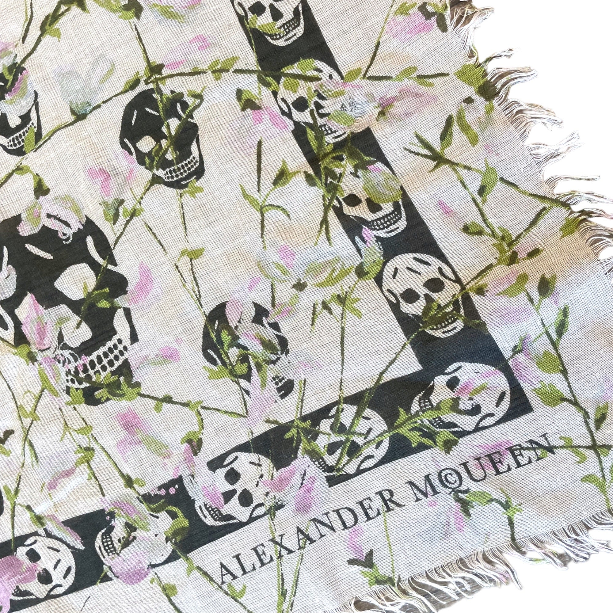 ALEXANDER MCQUEEN Classic Skull-Print Frayed Scarf