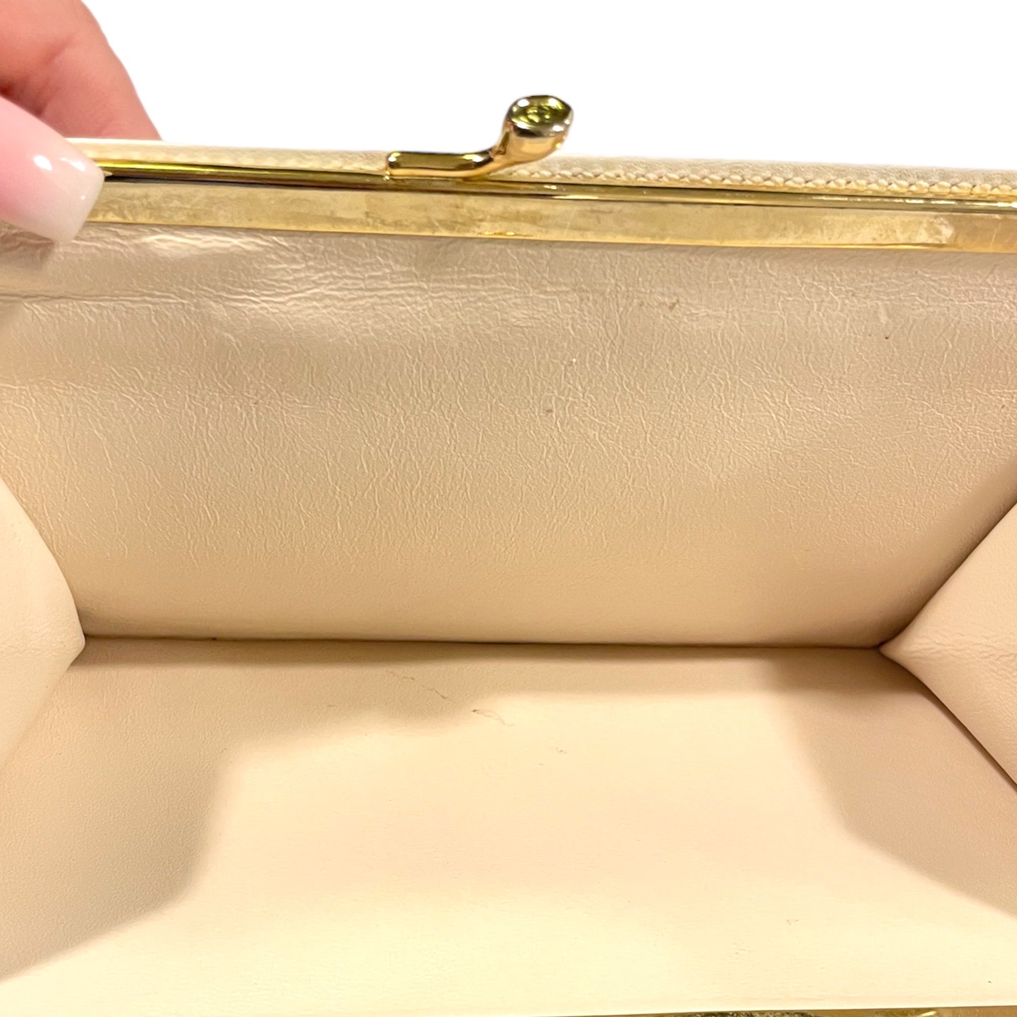 GUCCI Vintage Long White leather Wallet with Kiss Lock Coin Purse