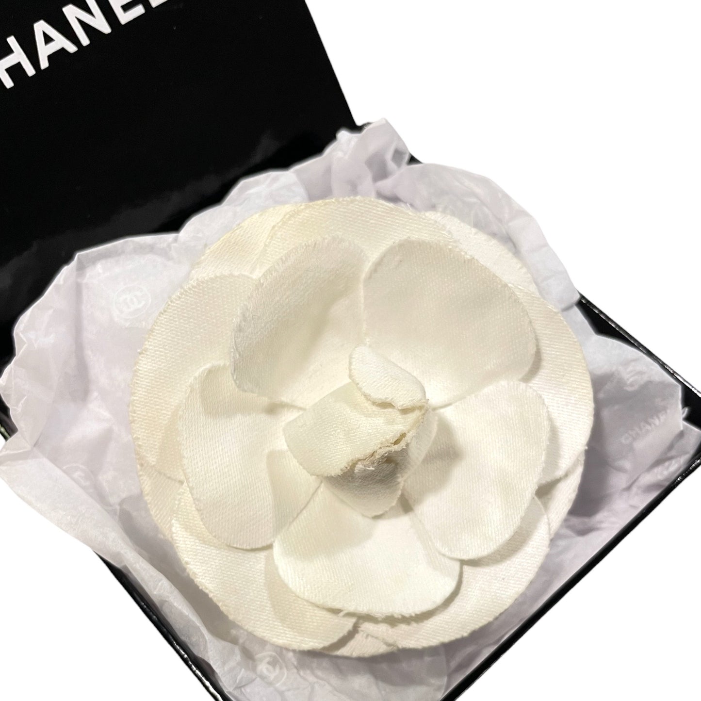 CHANEL WHITE CAMELLIA FLOWER PIN BROOCH IN ORIGINAL CHANEL GIFT BOX