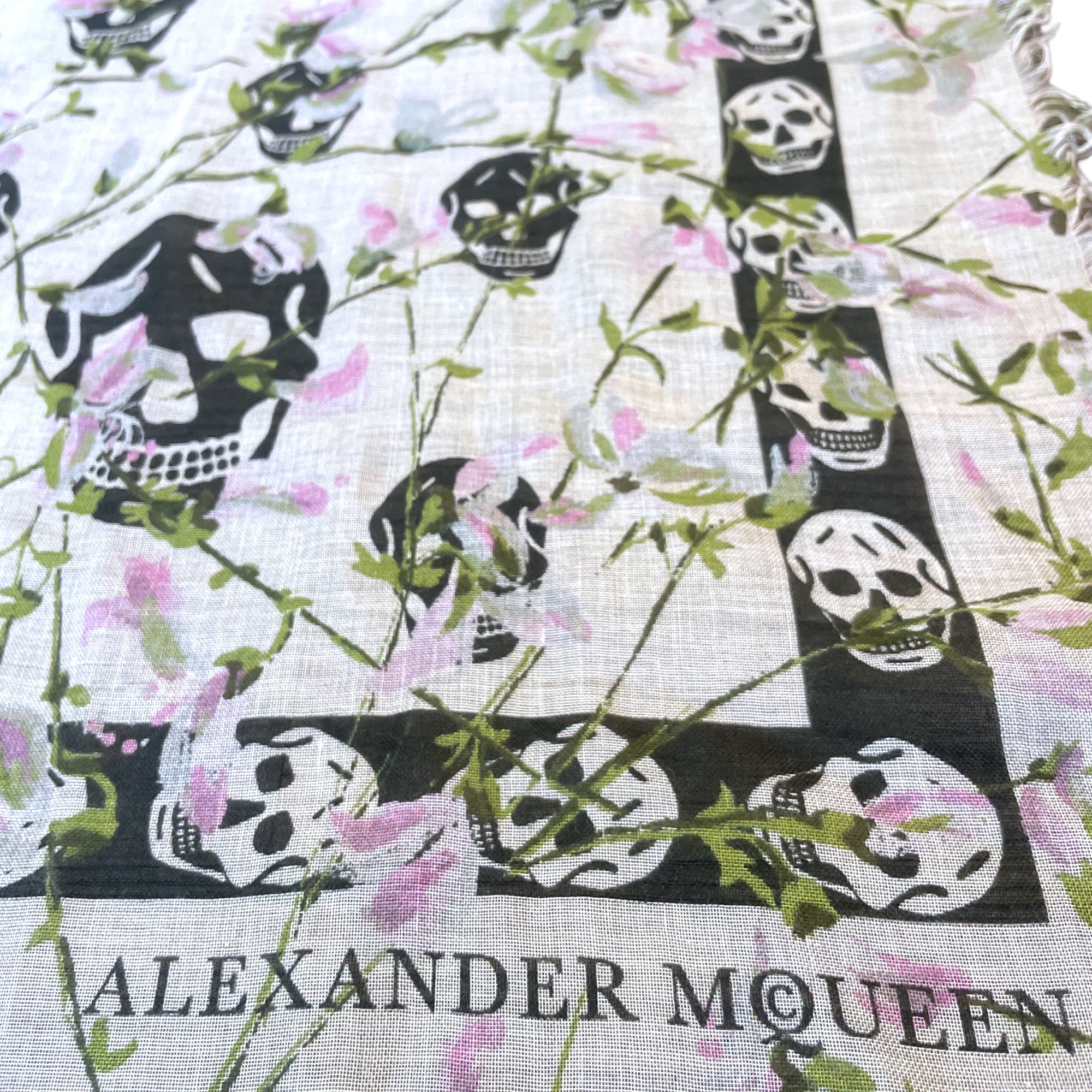 ALEXANDER MCQUEEN Classic Skull-Print Frayed Scarf