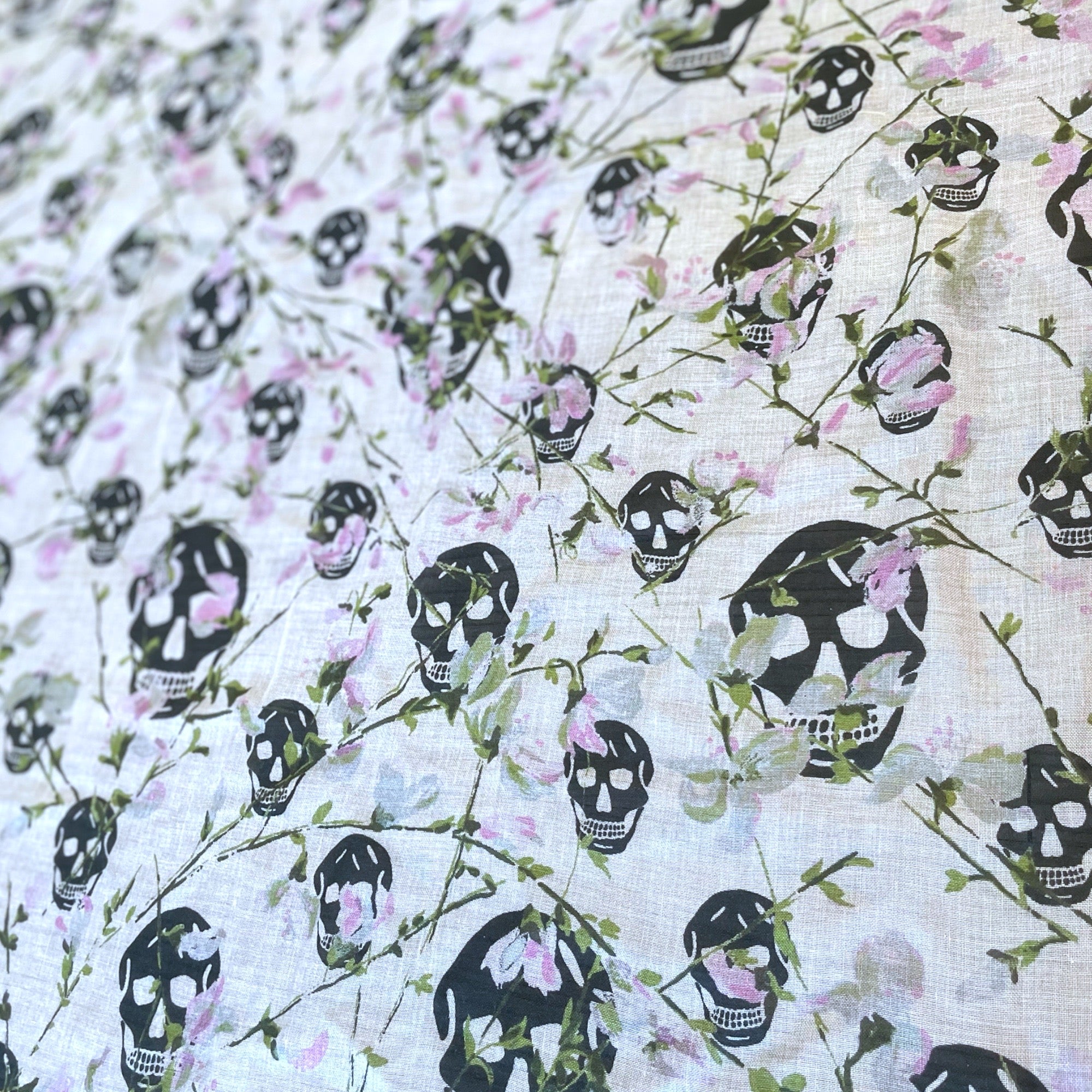 ALEXANDER MCQUEEN Classic Skull-Print Frayed Scarf