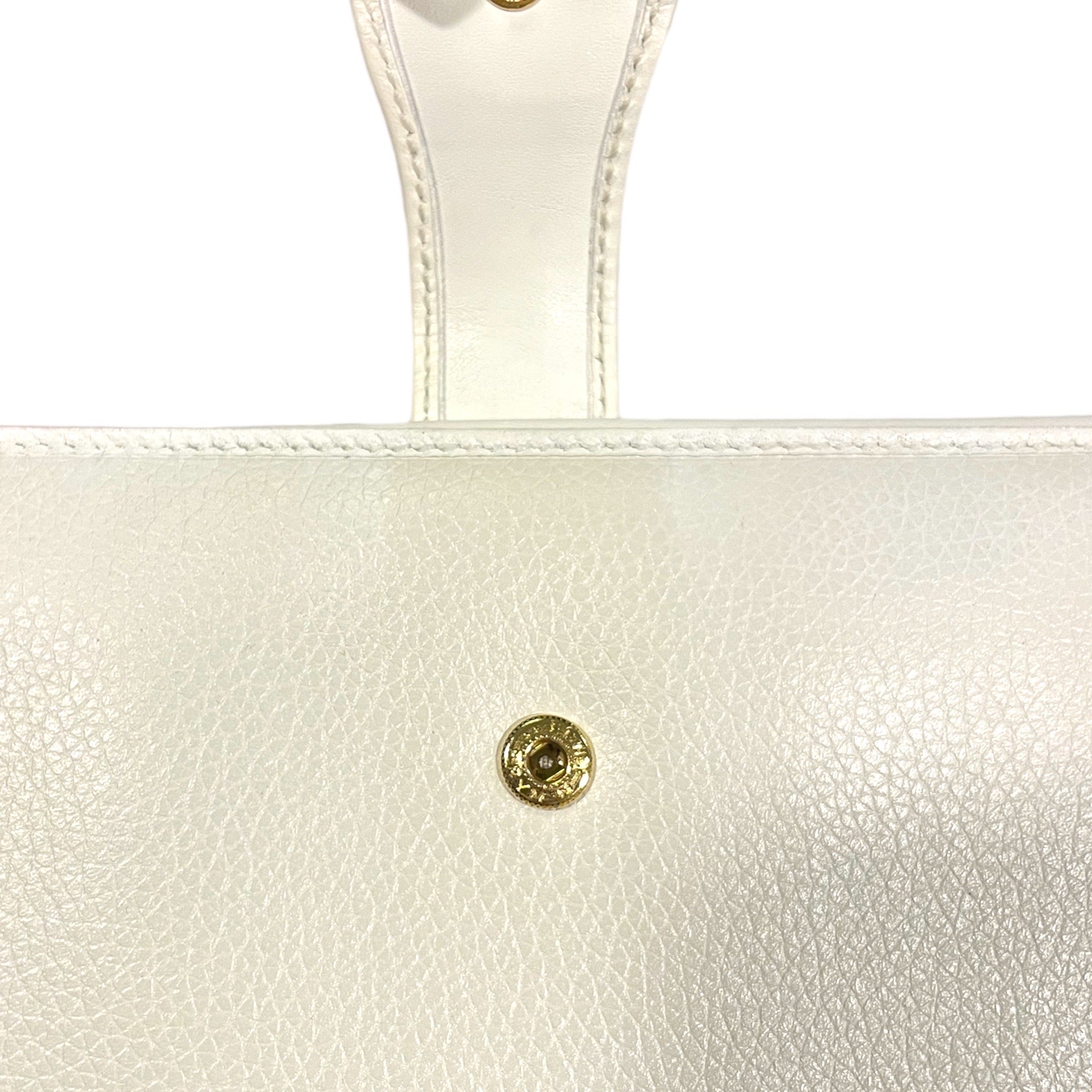 GUCCI Vintage Long White leather Wallet with Kiss Lock Coin Purse
