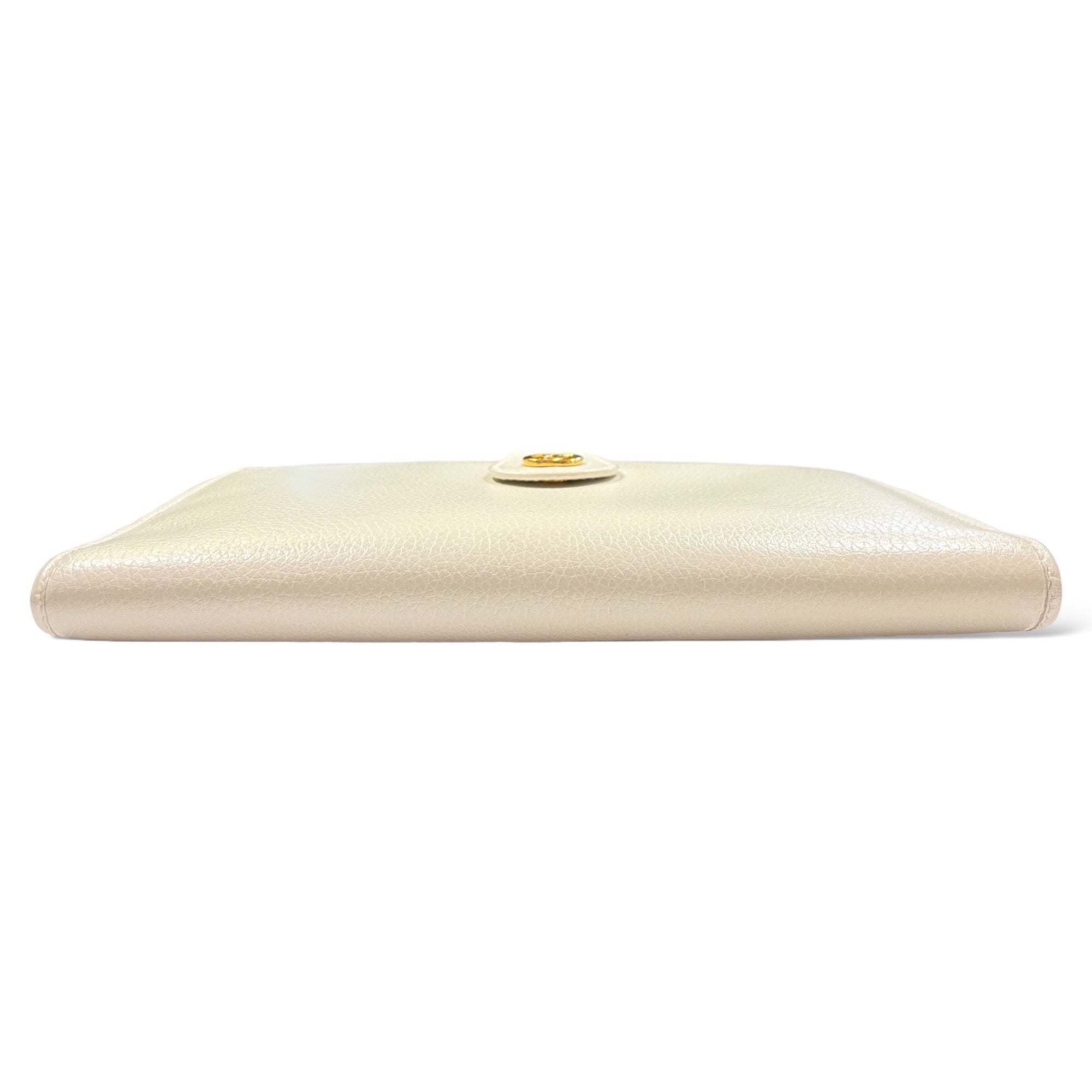 GUCCI Vintage Long White leather Wallet with Kiss Lock Coin Purse