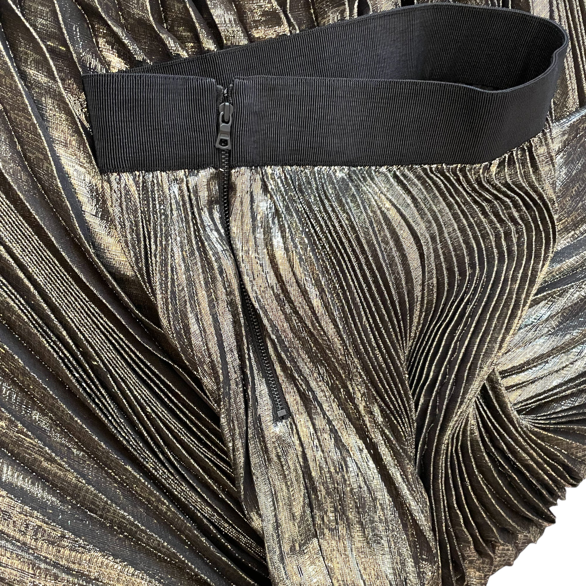 ALICE + OLIVIA Silk Long Gold Lamè Pleated Skirt. |Size: XS | US 0|