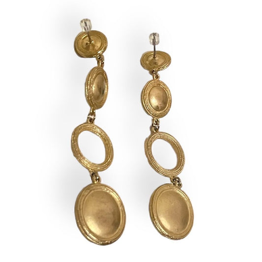 Kiki's Closet Shop Faceted Crystals & Gold Tone Metal STUNNING Drop Earrings