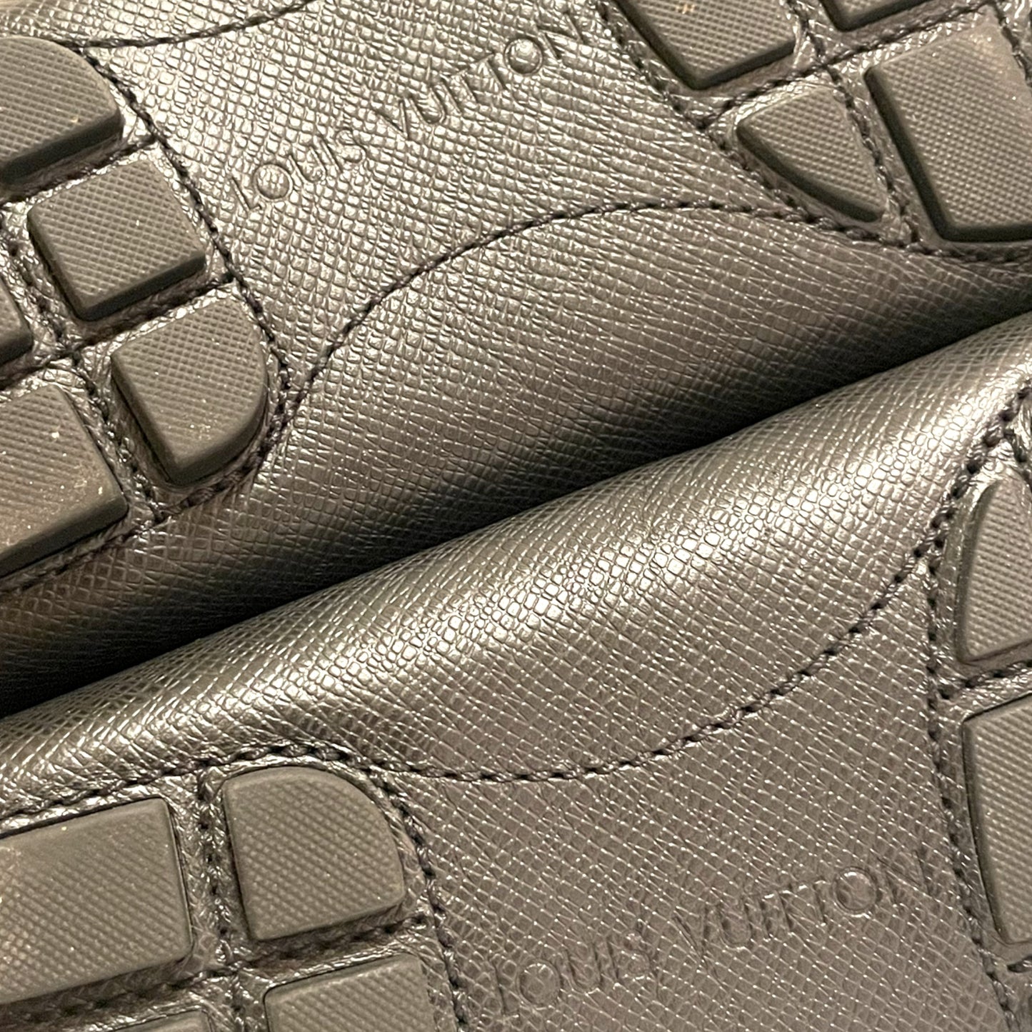 LOUIS VUITTON Mens Drivers with Silver Tone Metal LV Motif |Size: 11M|