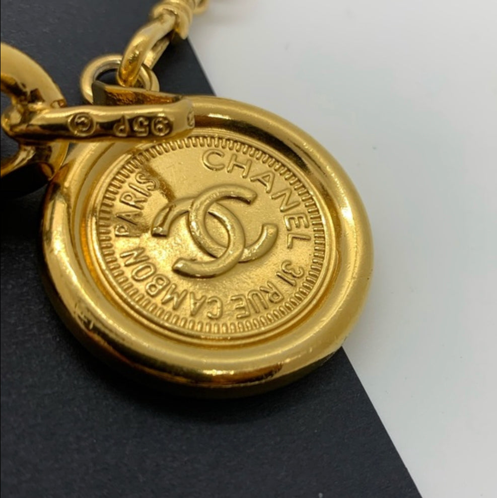 CHANEL Vintage Medallion Chain Belt 70
