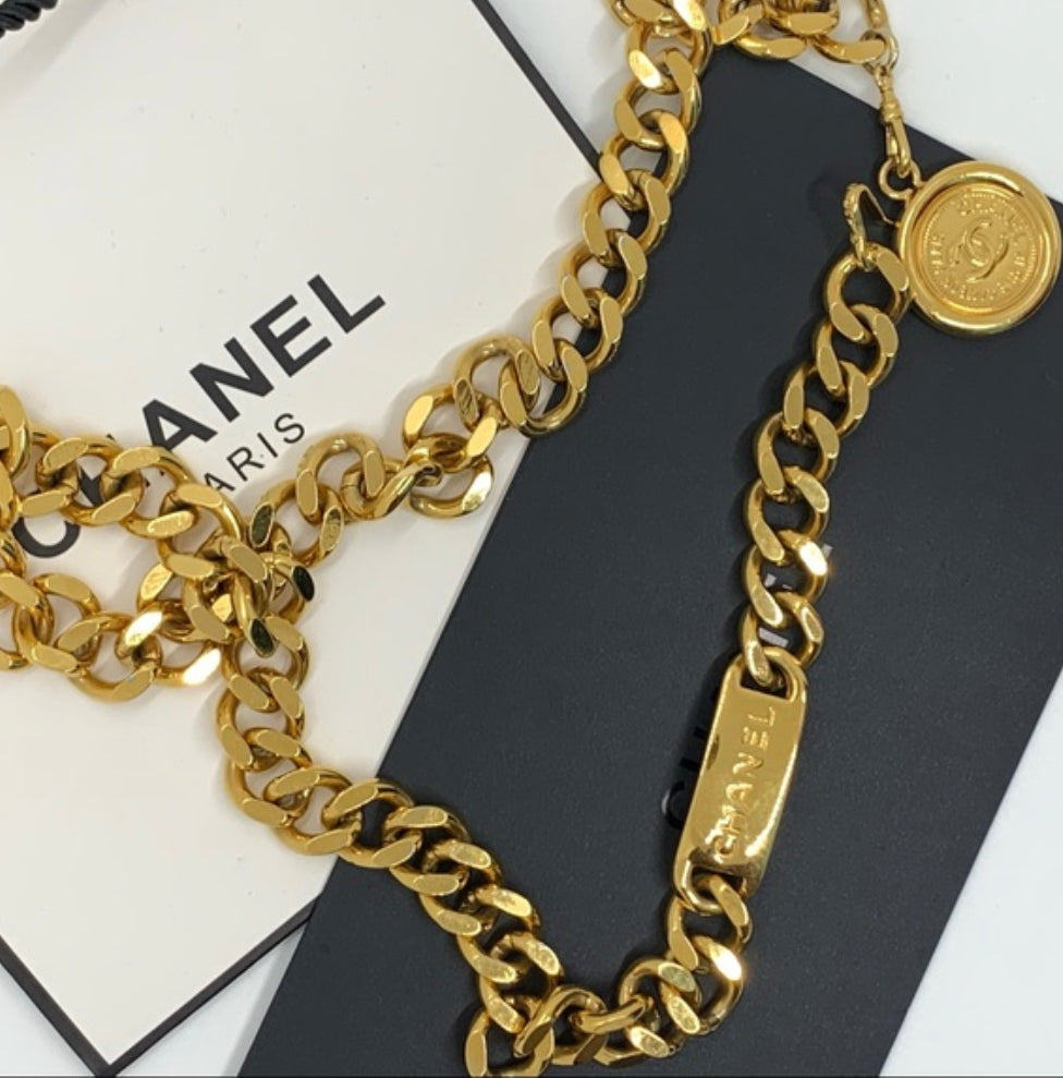 CHANEL Vintage Medallion Chain Belt 70