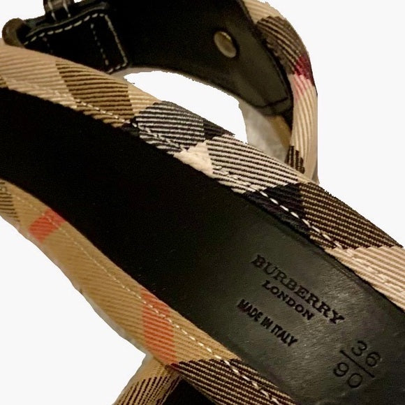 Burberry Belt Check Lining & Black leather middle Size: 36”/ 90cm