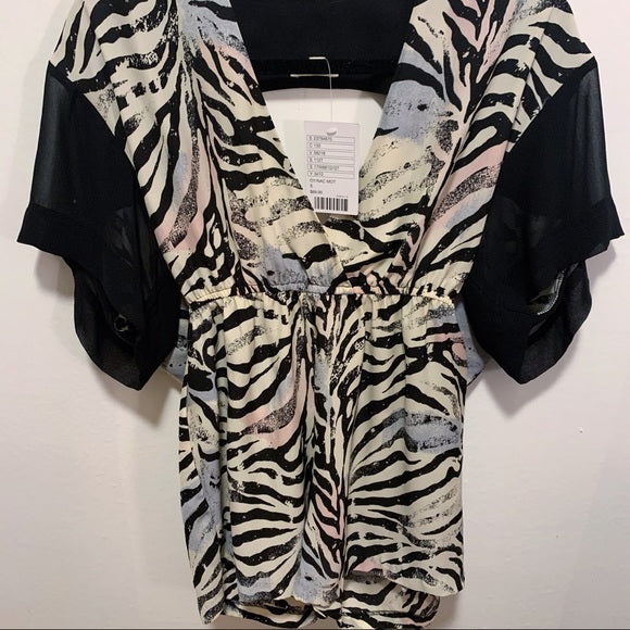 Silence & Noise romper NWT Size: Small