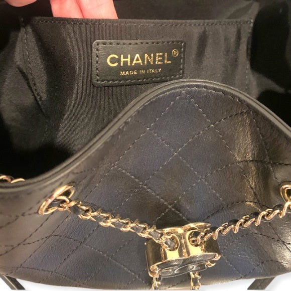 CHANEL Calfskin Stitched Drawstring Bag (Black)