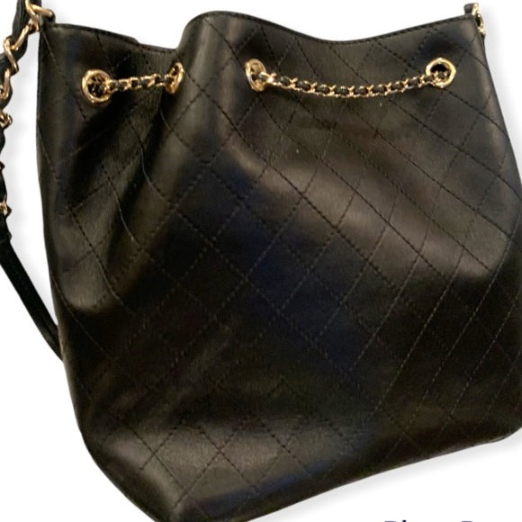 CHANEL Calfskin Stitched Drawstring Bag (Black)