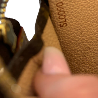 Louis Vuitton Pochette Accessoire leather clutch bag - photo 2 of 11