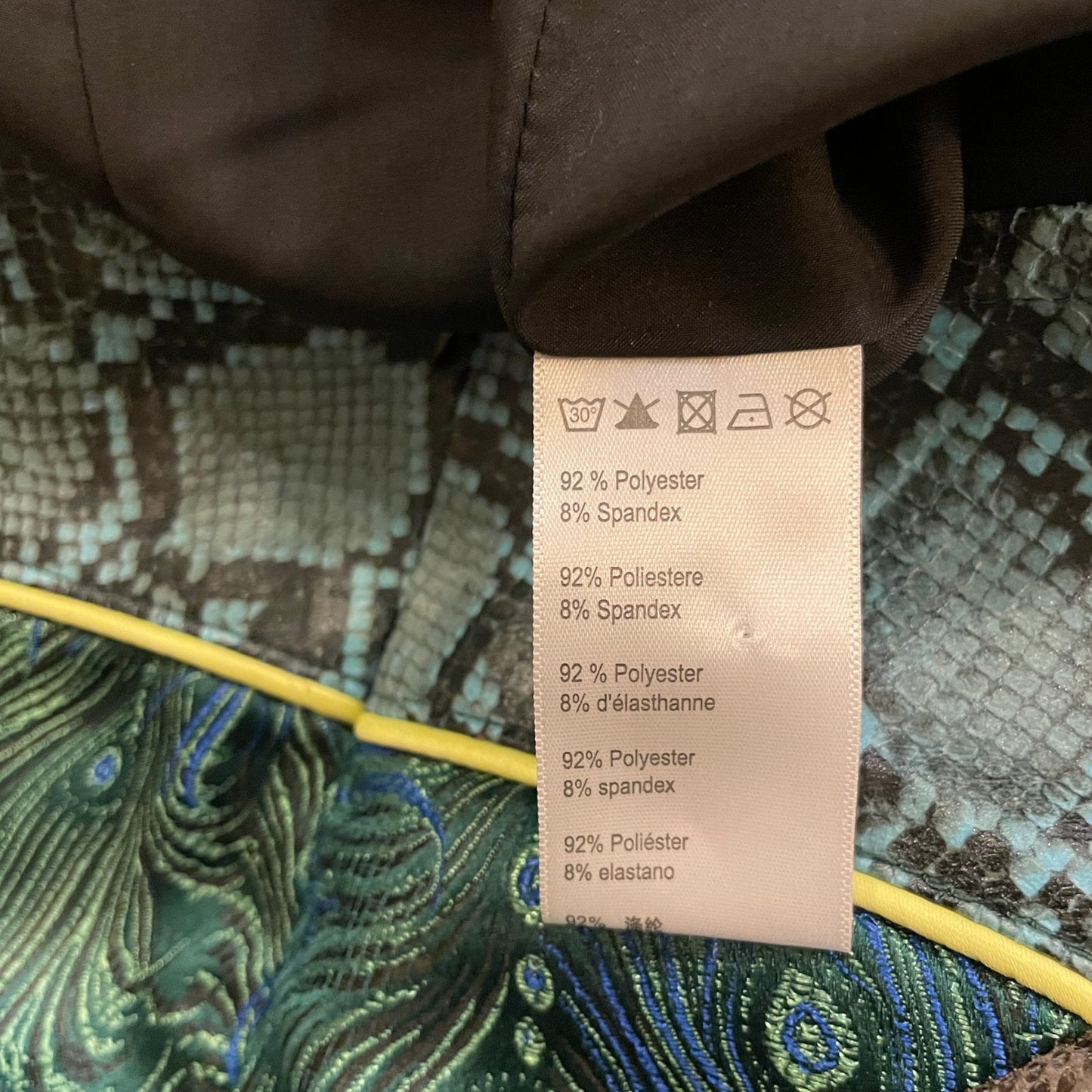KIM SHUI Unique & BEAUTIFULLY Printed Mini Skirt Made in Italy
| Size: XS |