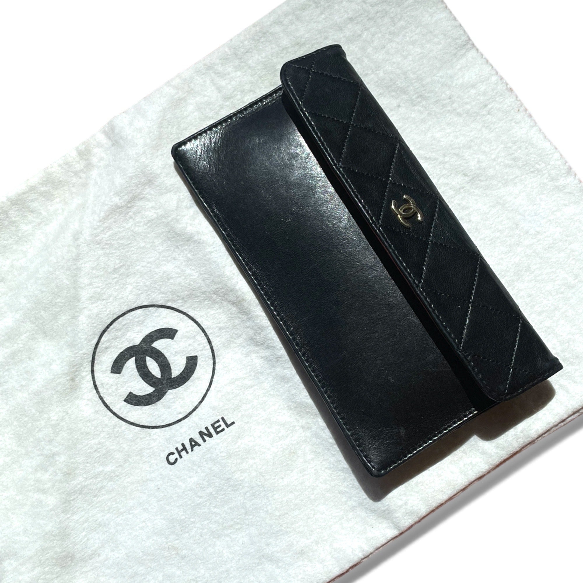 AUTHENTIC CHANEL Vintage Classic Black Flap Closure Clutch Purse