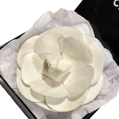 Chanel White Camellia Flower Pin Brooch in Original Chanel Gift Box - photo 3 of 5