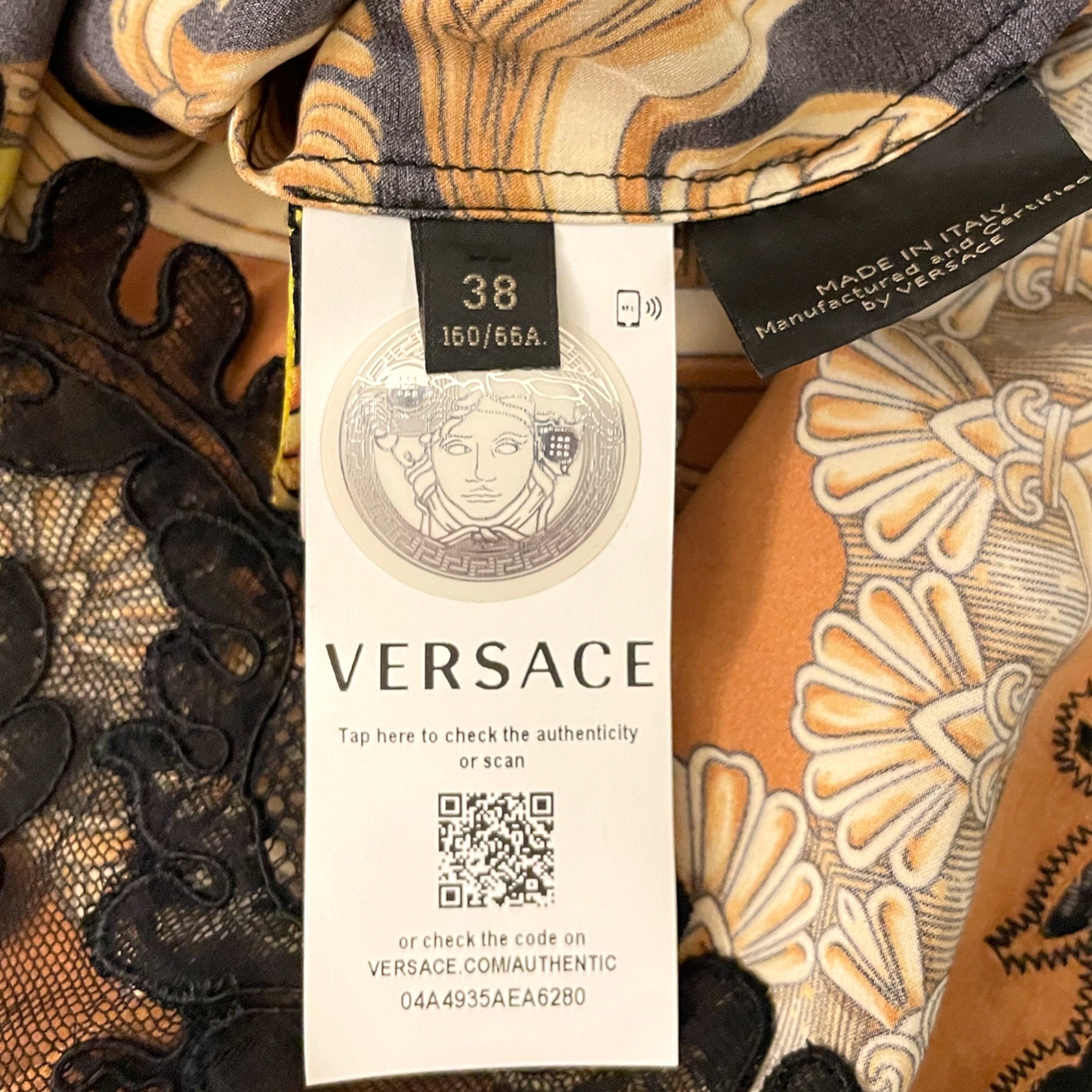 VERSACE Silk Knee-Length Skirt
| Size: XS | US2, IT38 |