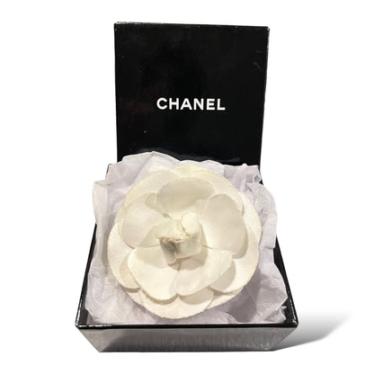 Chanel White Camellia Flower Pin Brooch in Original Chanel Gift Box - photo 5 of 5