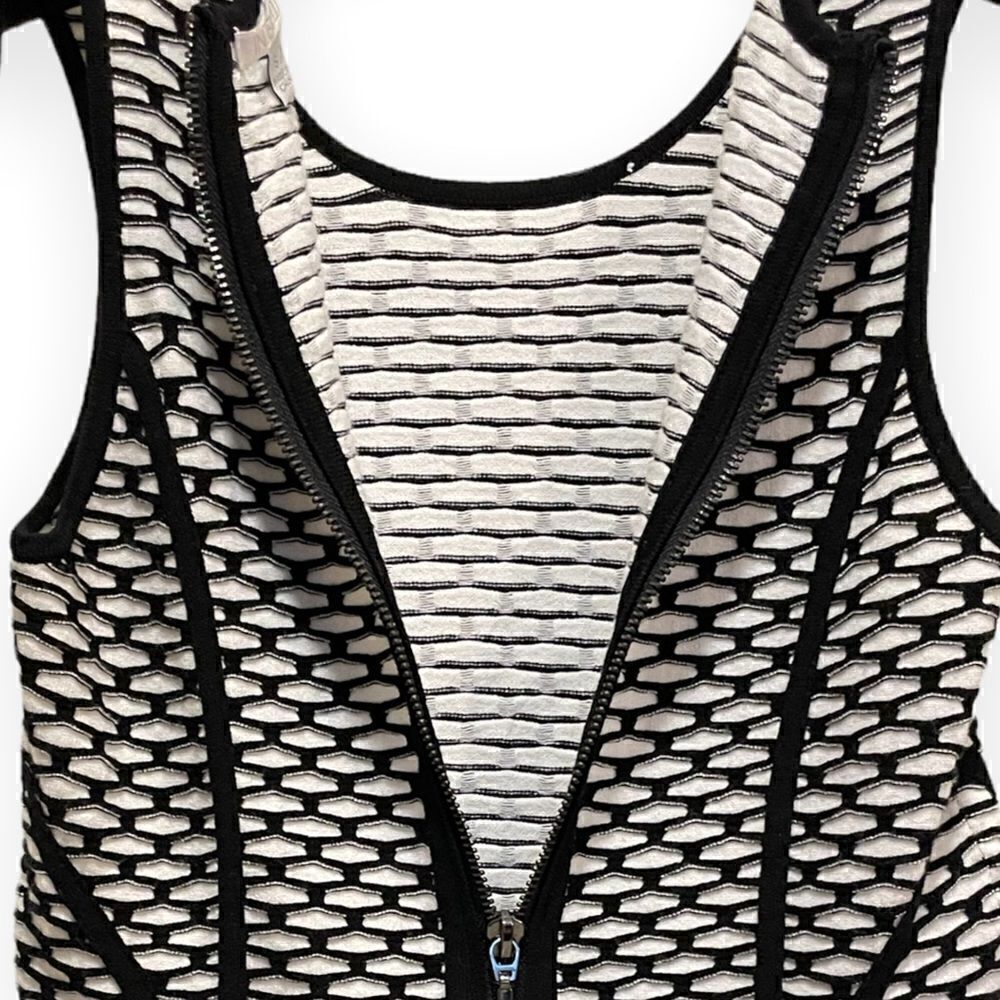 INTERMIX INTERMIX Printed Crew Neck Top | Size: S |