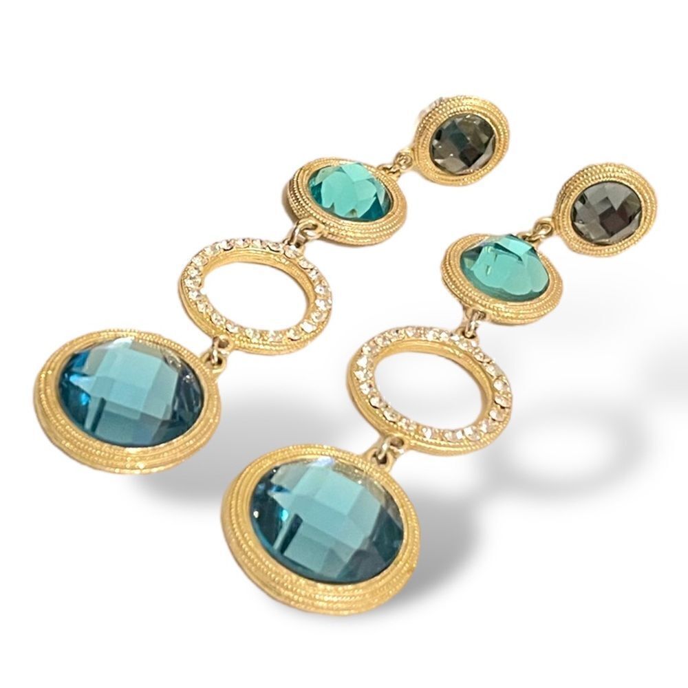 Kiki's Closet Shop Faceted Crystals & Gold Tone Metal STUNNING Drop Earrings