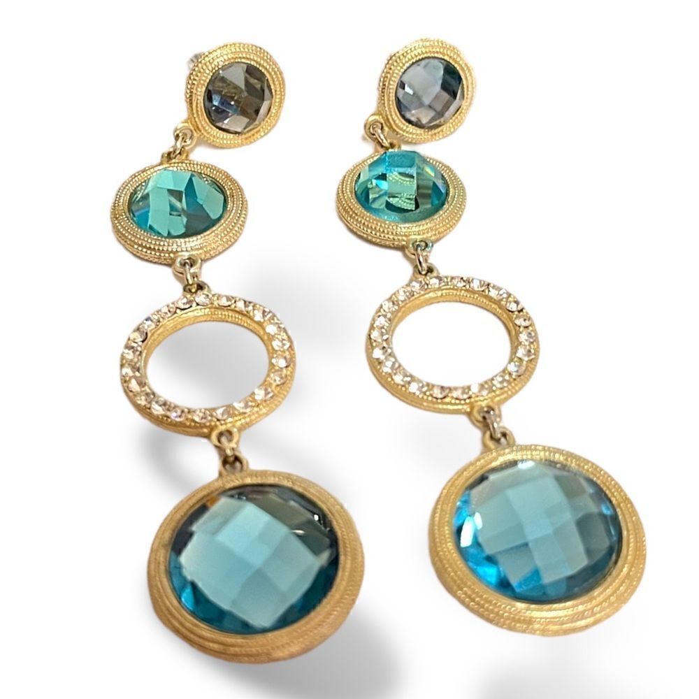 Kiki's Closet Shop Faceted Crystals & Gold Tone Metal STUNNING Drop Earrings