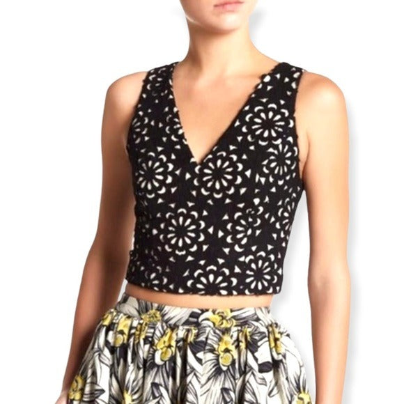 Alice + Olivia Black Floral Laser Cut Sleeveless Lyla Crop Top | Size: 2 |