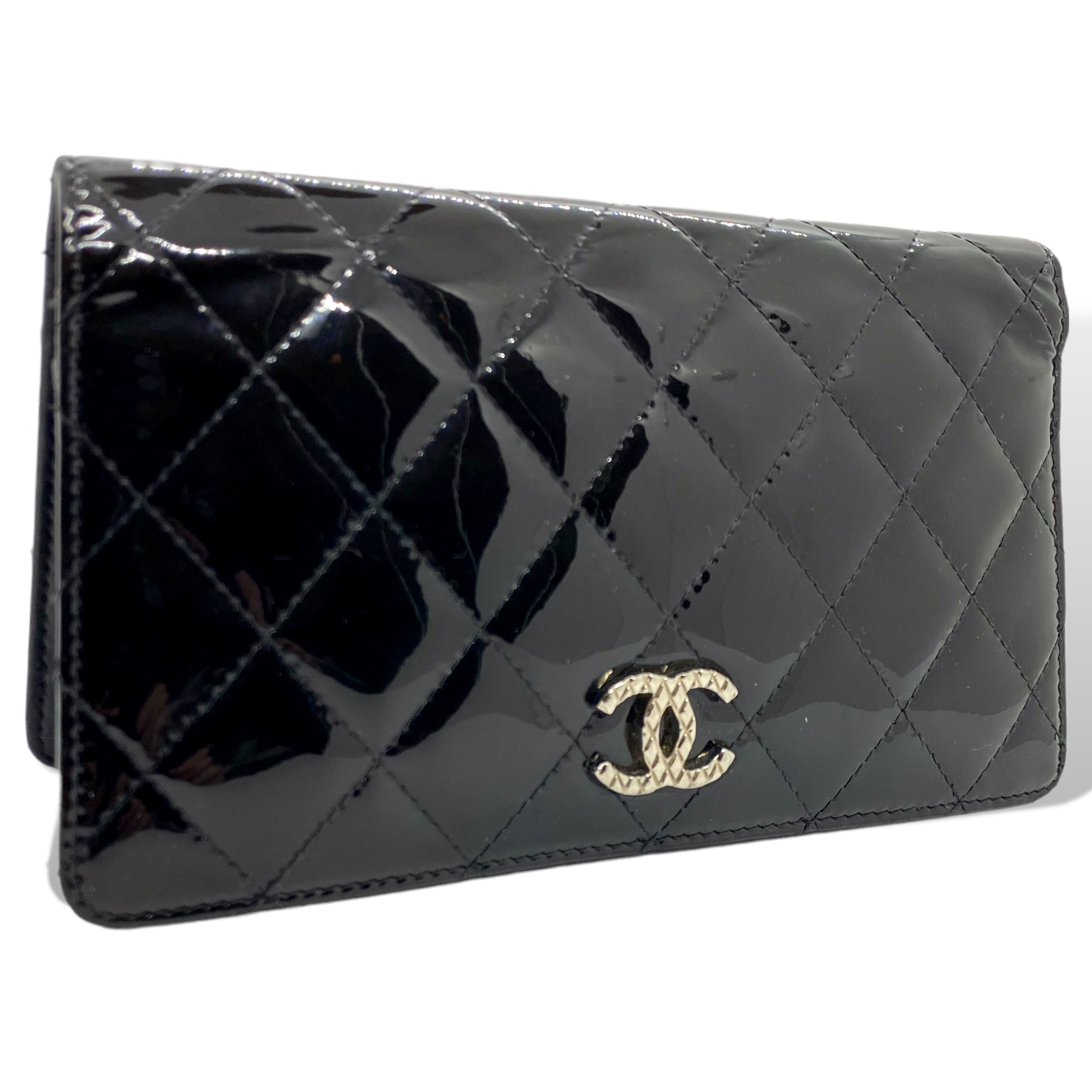 CHANEL CC Yen Wallet in Quilted Patent Leather