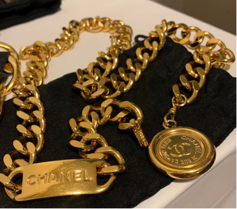 CHANEL Vintage Medallion Chain Belt 70