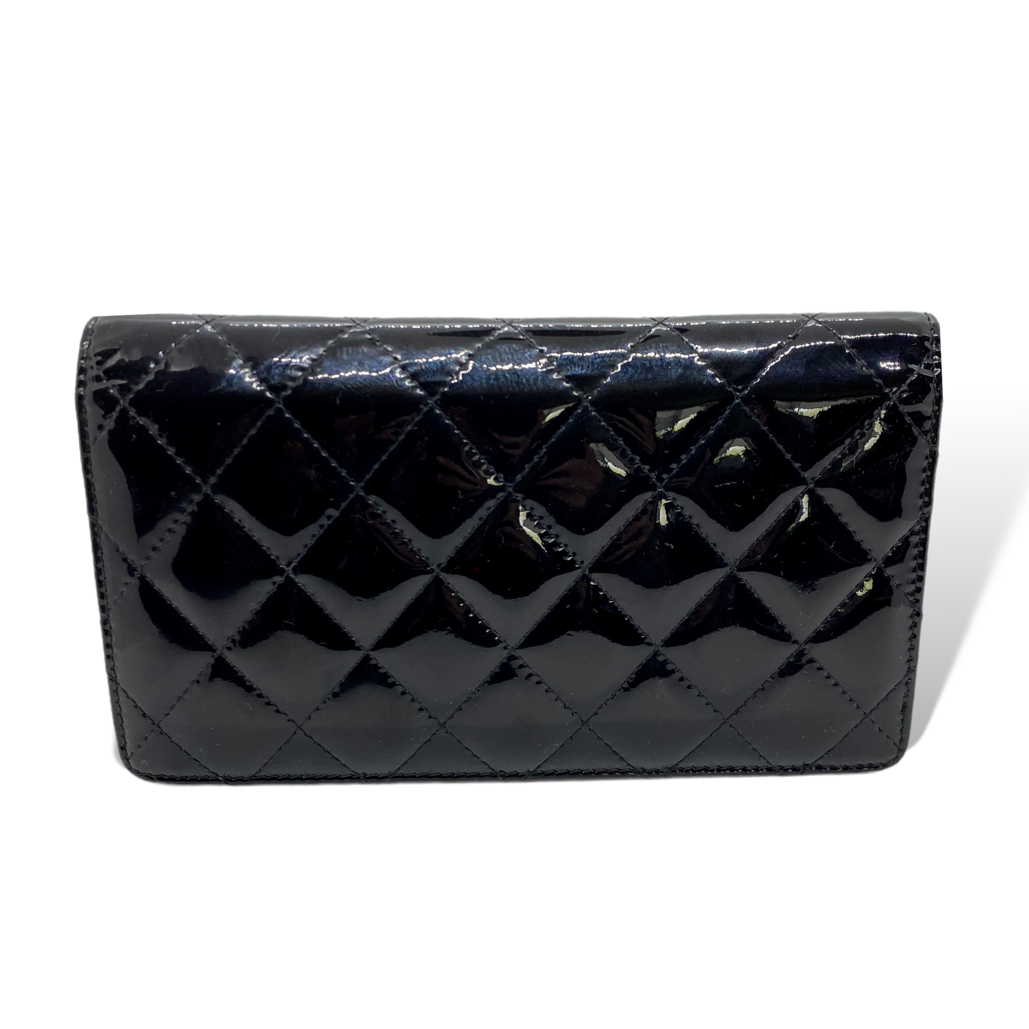 CHANEL CC Yen Wallet in Quilted Patent Leather