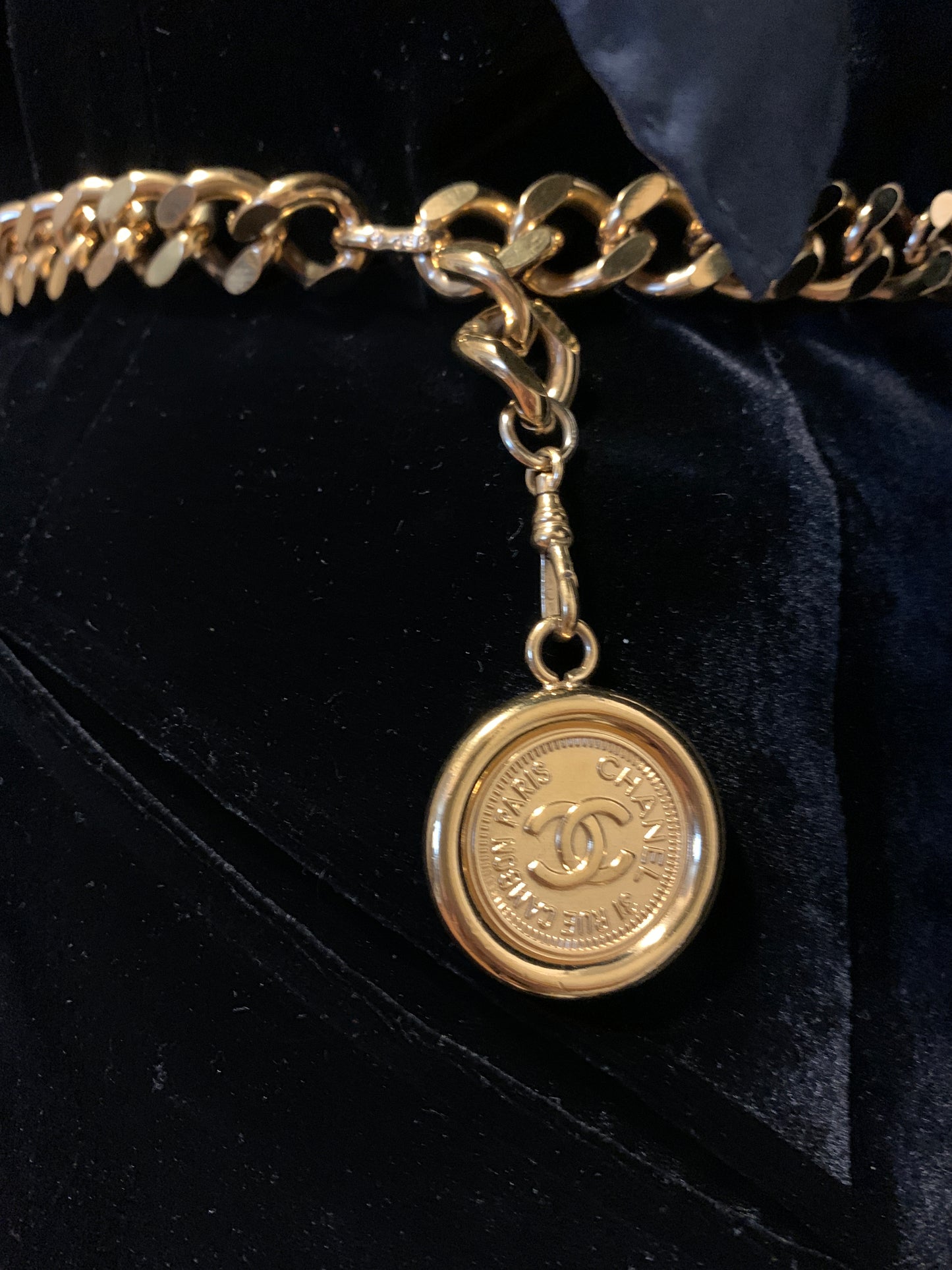 CHANEL Vintage Medallion Chain Belt 70