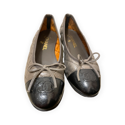 Chanel Crumpled Calfskin/Patent Quilted CC Cap Toe Ballerina Flats - photo 10 of 11