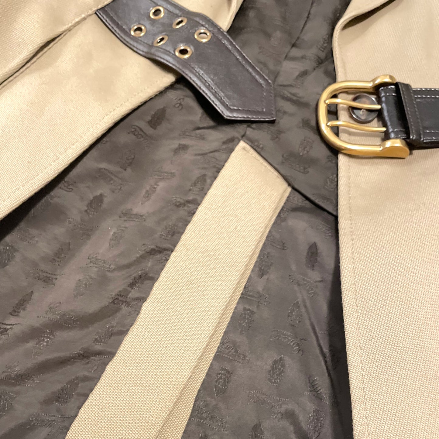 GUCCI Military Inspired Beige Canvas Jacket with Horse-bit Motif Accents |Size: 42|