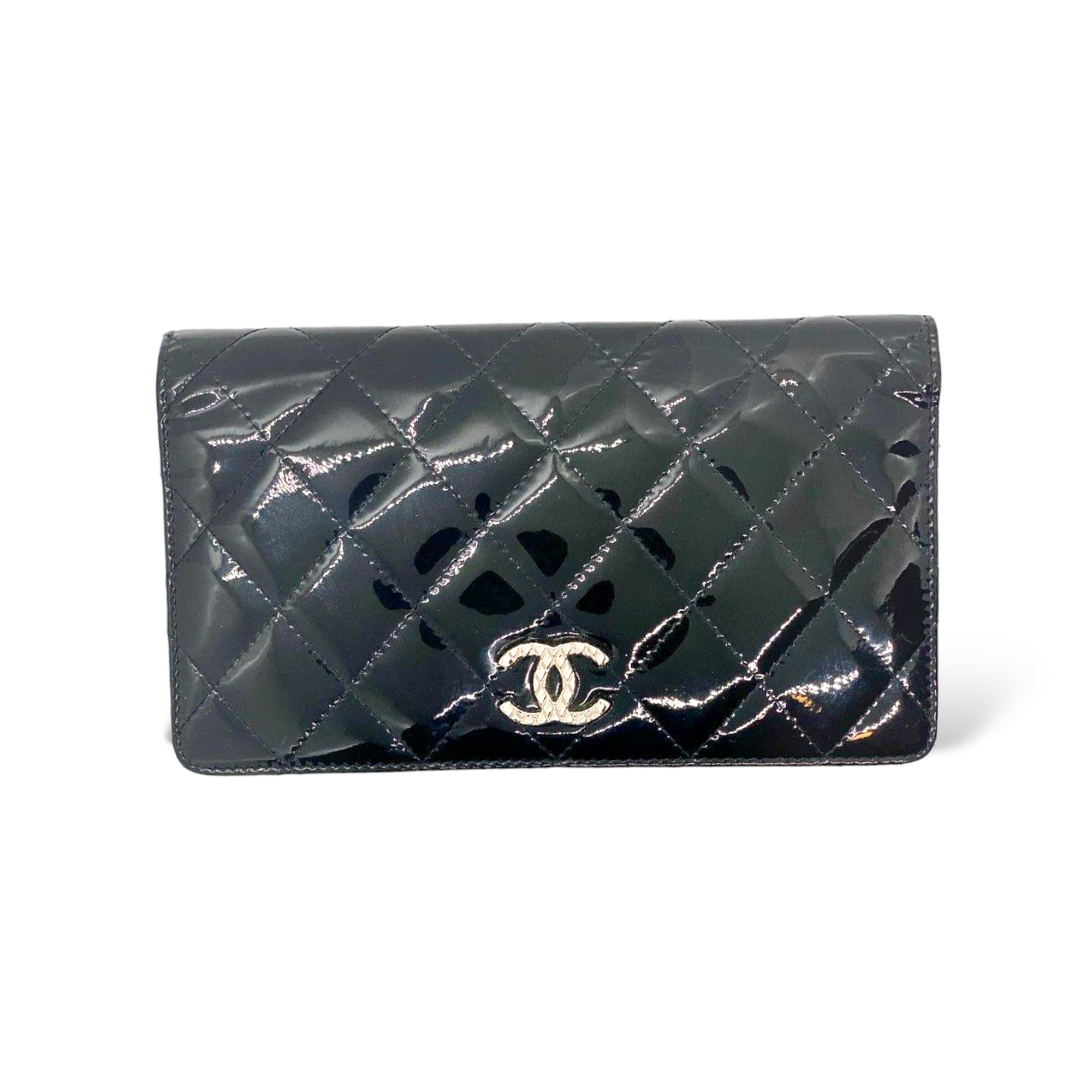 CHANEL CC Yen Wallet in Quilted Patent Leather