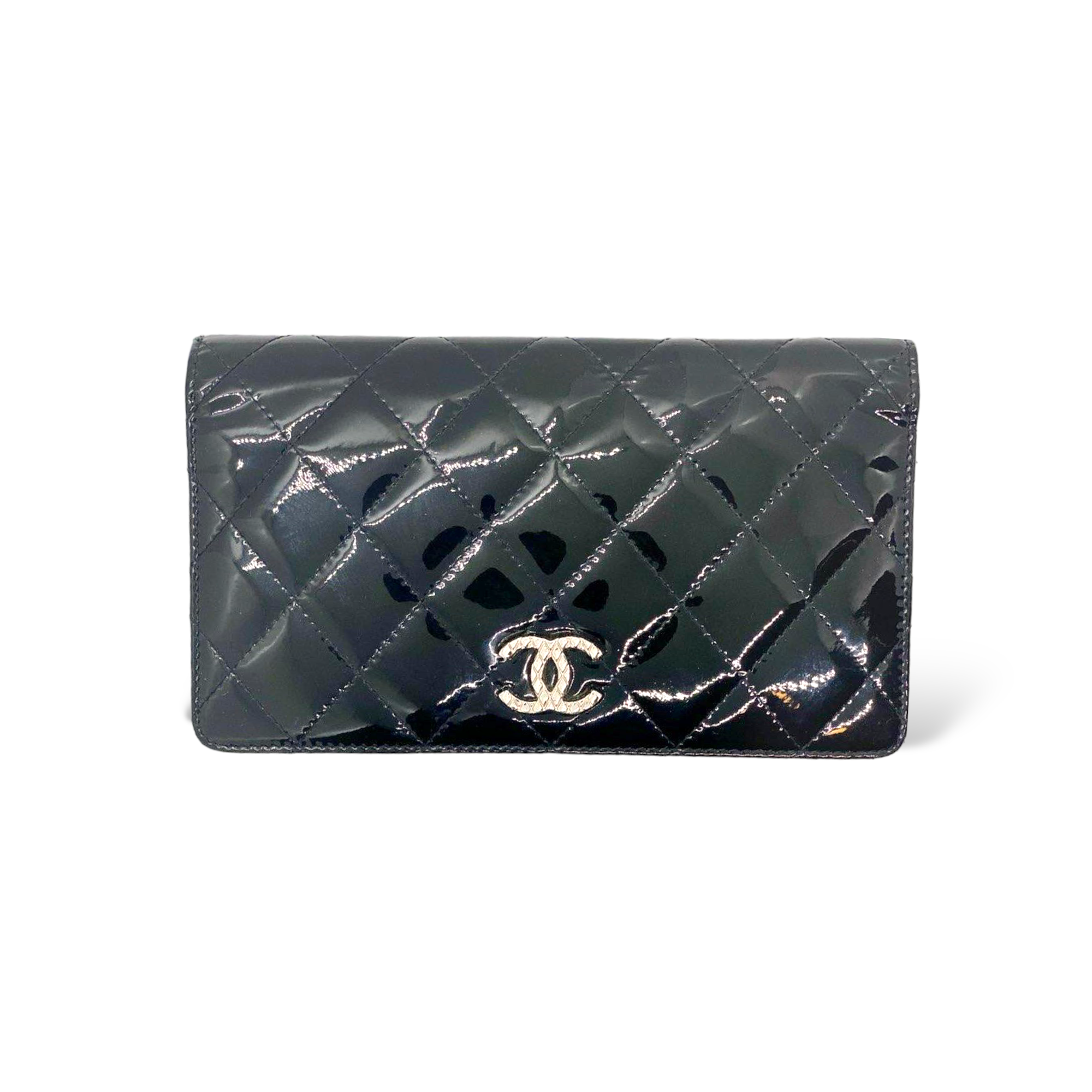 CHANEL CC Yen Wallet in Quilted Patent Leather