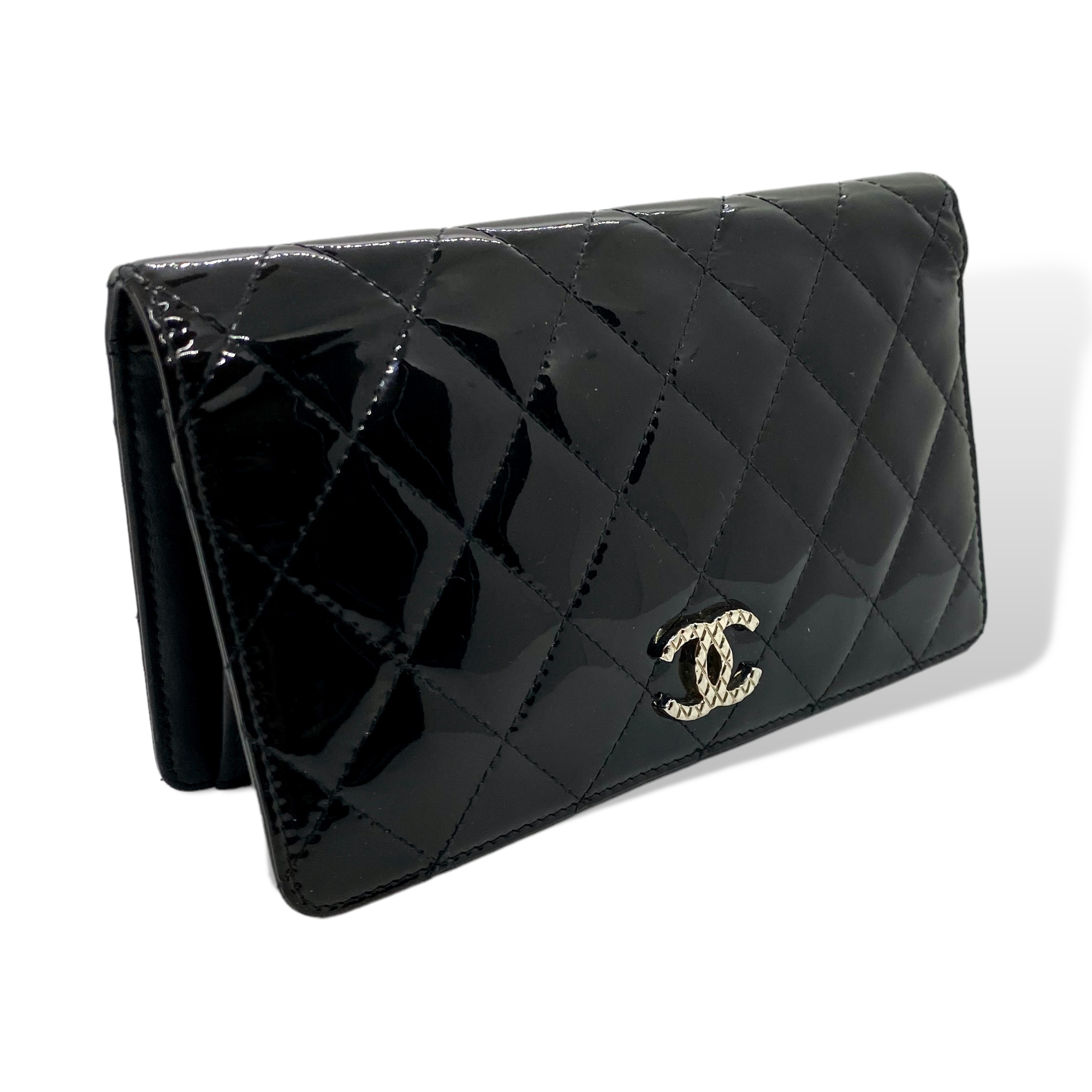 CHANEL CC Yen Wallet in Quilted Patent Leather