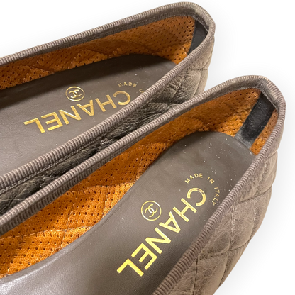 Chanel Crumpled Calfskin/Patent Quilted CC Cap Toe Ballerina Flats - photo 3 of 11