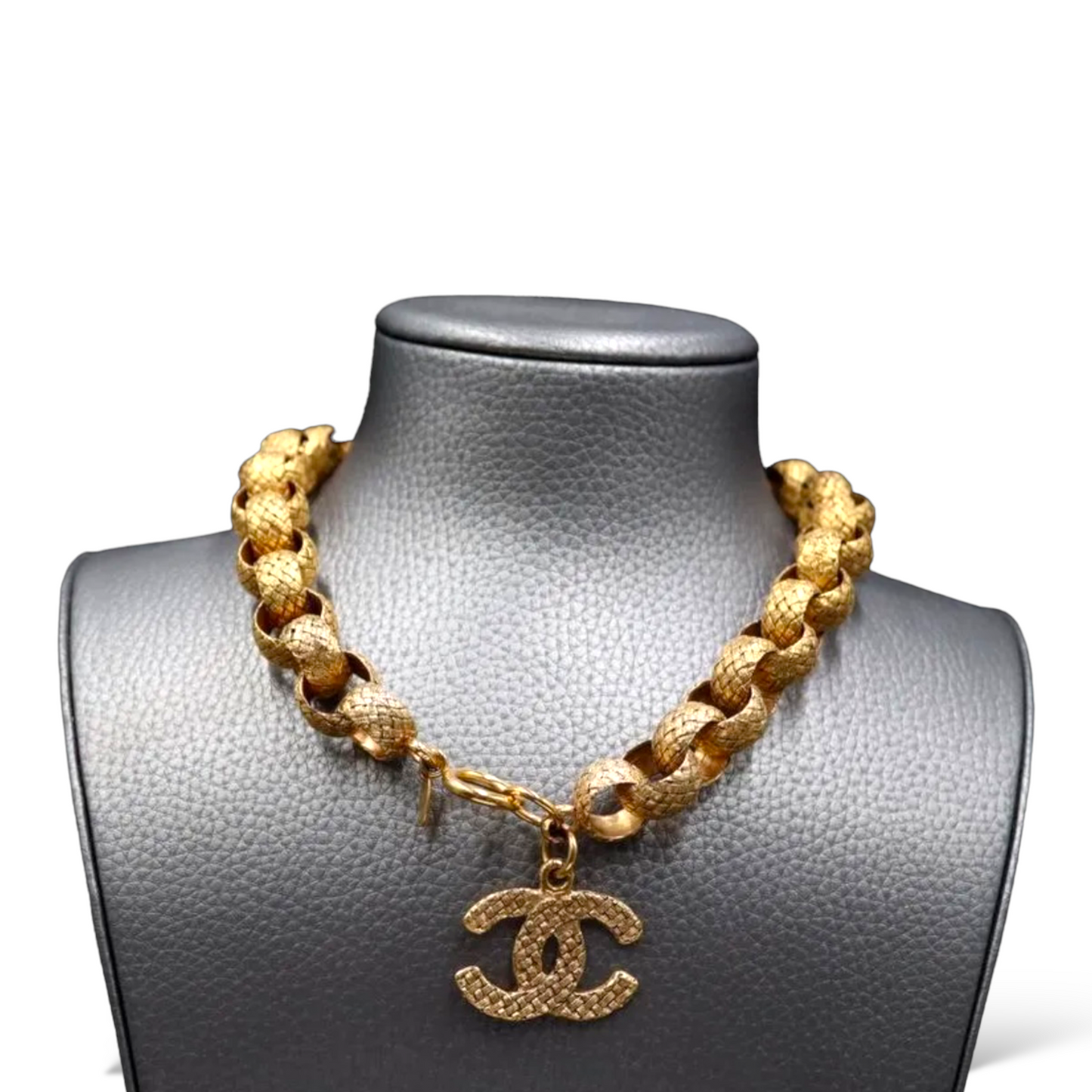 CHANEL Vintage  Gold-Tone Woven Rope Chain-Link Necklace & Large "CC" Pendant