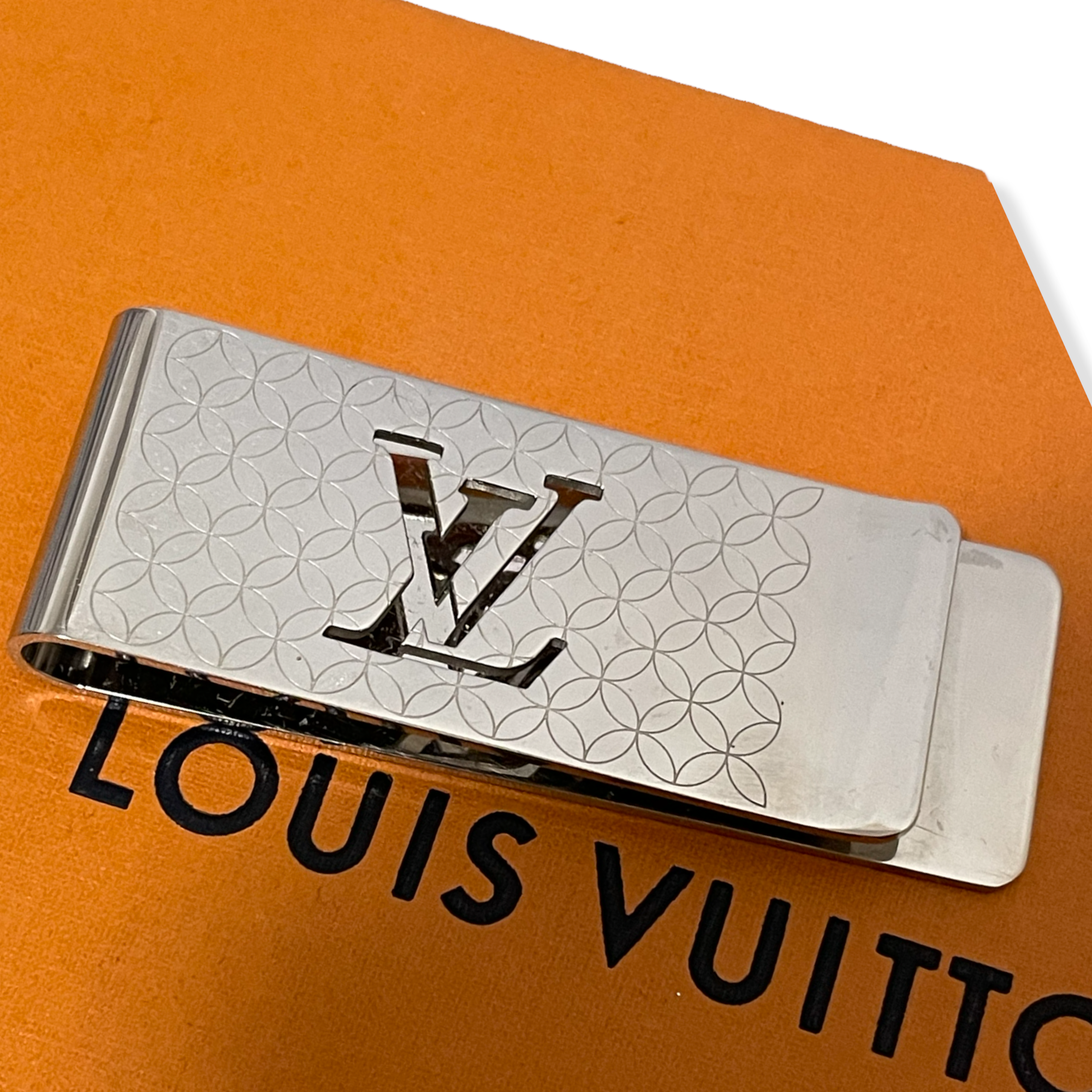 Louis Vuitton Champs-elysées Bill Clip In Silver
