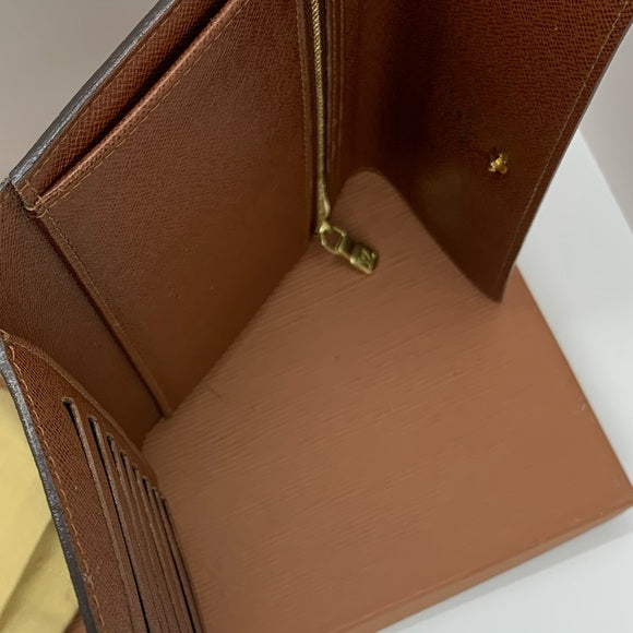 Vintage Louis Vuitton Tri-fold Monogram Pochette