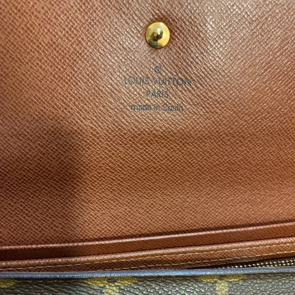 Vintage Louis Vuitton Tri-fold Monogram Pochette