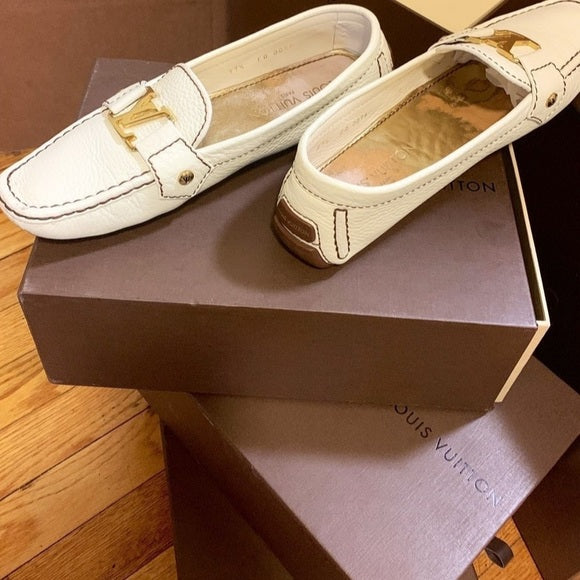 VINTAGE White leather Louis Vuitton loafers (Women's)