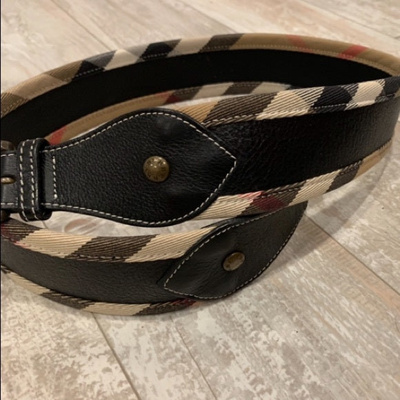 Burberry Belt Check Lining & Black leather middle Size: 36”/ 90cm