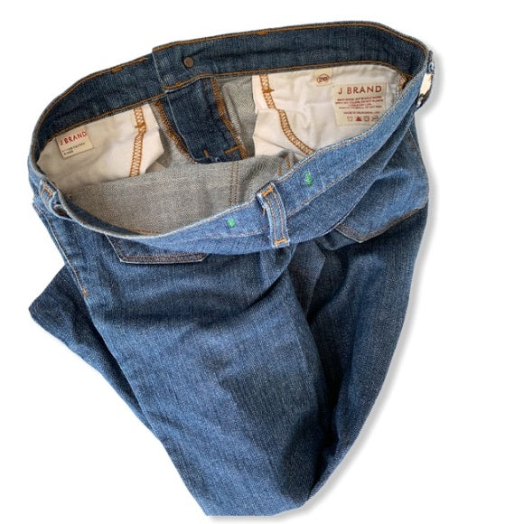 J BRAND Medium Wash Jeans Size: 26