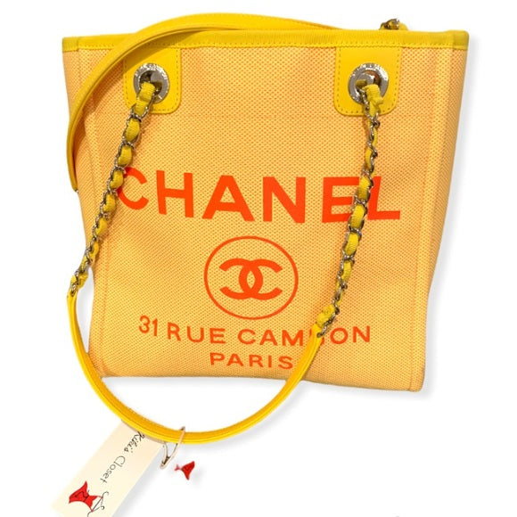 Cambon Chanel Yellow Deauville MM Canvas & leather chain tote bag Cloth  ref.993040 - Joli Closet