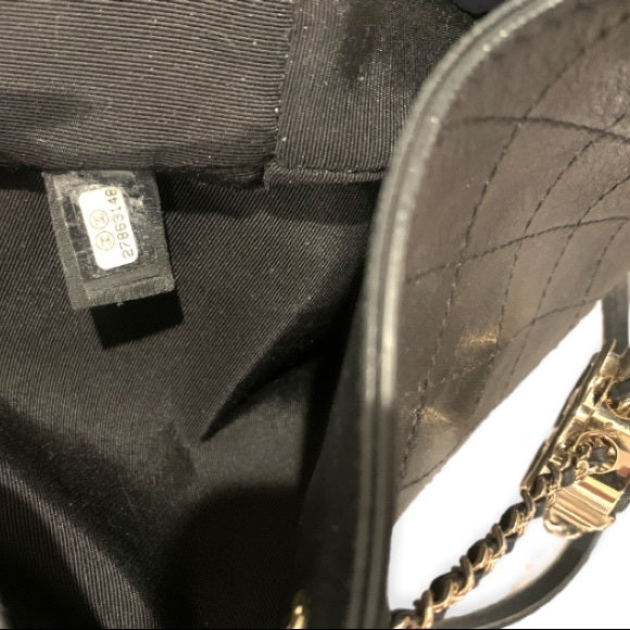 CHANEL Calfskin Stitched Drawstring Bag (Black)