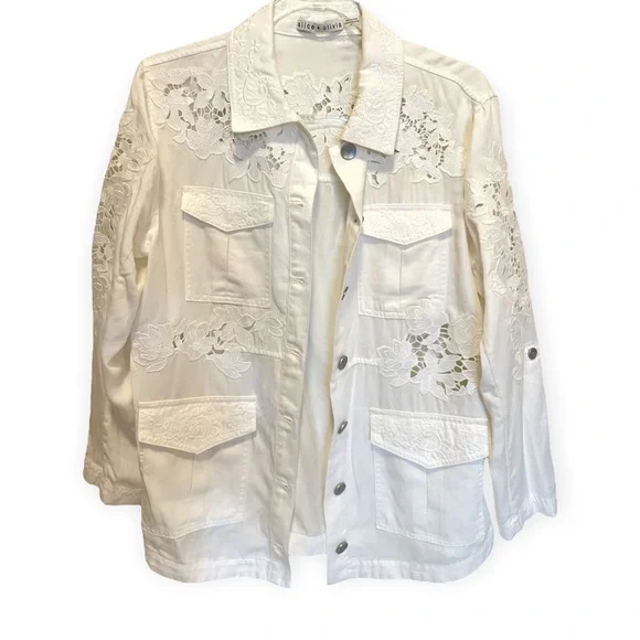 ALICE + OLIVIA Three-Quarter Sleeve Embroidered White Button-Up Top Size S